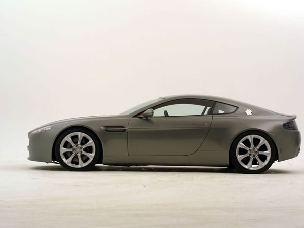 Aston-Martin AMV8