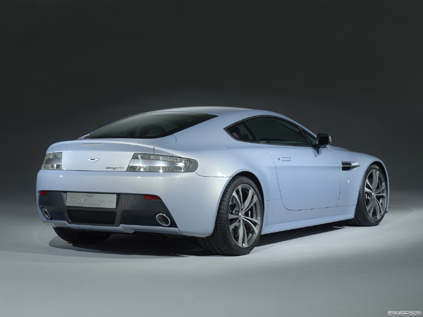 Aston-Martin V12 Vantage RS Concept