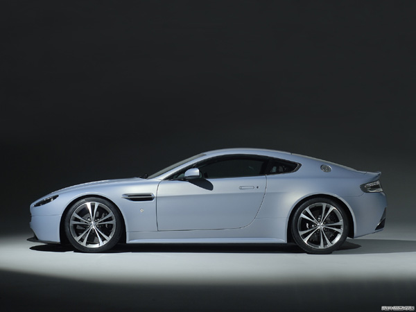 Aston-Martin V12 Vantage RS Concept