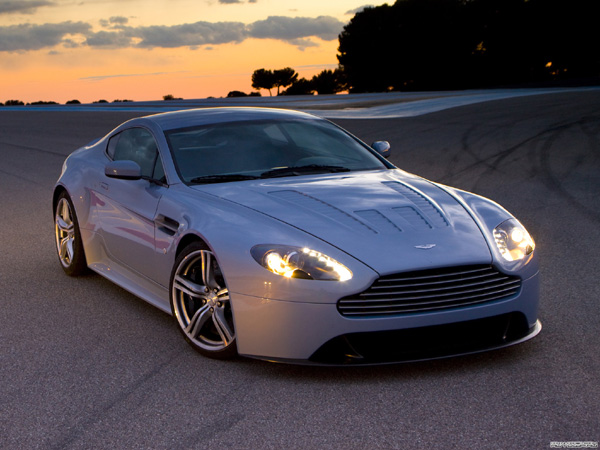 Aston-Martin V12 Vantage RS Concept