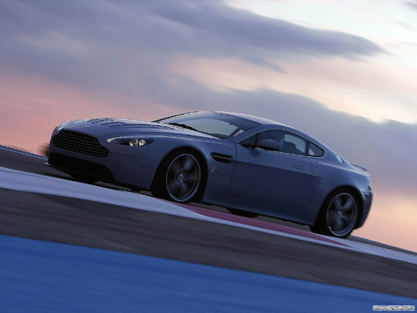 Aston-Martin V12 Vantage RS Concept