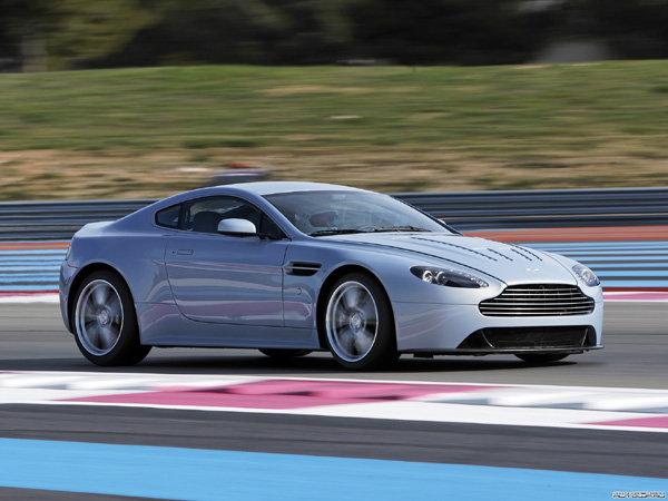 Aston-Martin V12 Vantage RS Concept