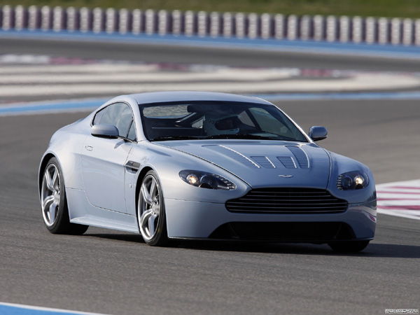 Aston-Martin V12 Vantage RS Concept