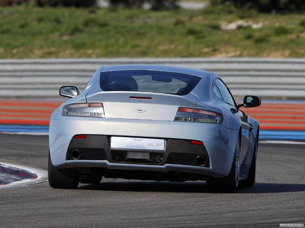 Aston-Martin V12 Vantage RS Concept