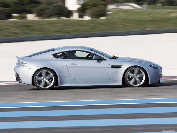 Aston-Martin V12 Vantage RS Concept