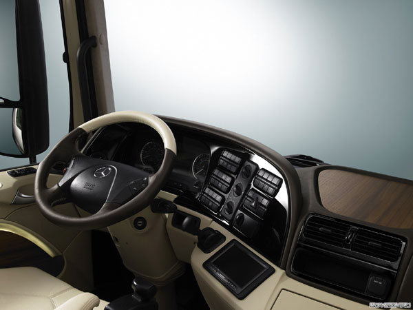 Mercedes-Benz Actros 1860 Study Space Max Concept