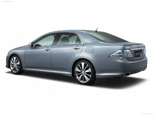 Toyota Crown Hybrid Concept