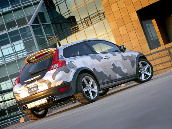 Volvo C30 Heico Sportiv and Burton Snowboards ConceptConcept