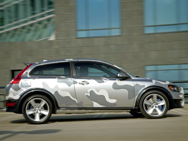 Volvo C30 Heico Sportiv and Burton Snowboards ConceptConcept