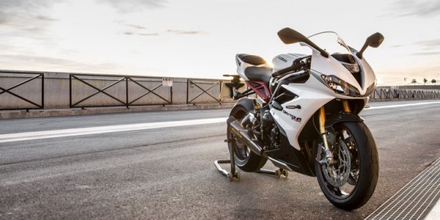    Triumph Daytona 675