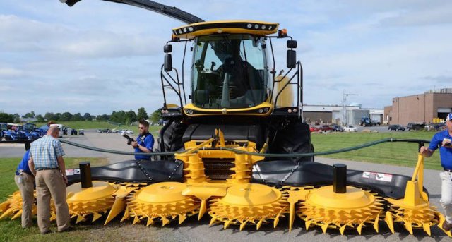     New Holland Forage Cruiser