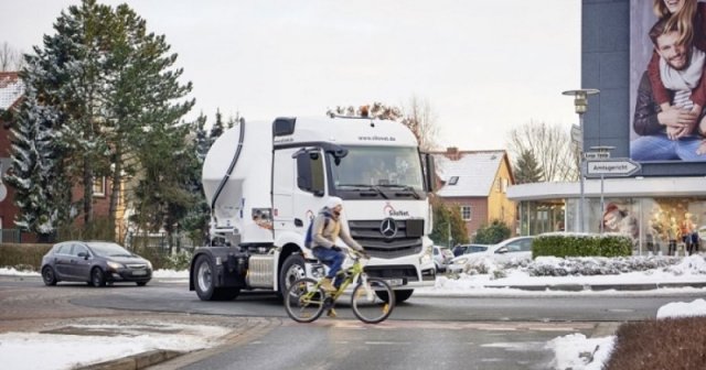 В Германии сфотографировали грузовик с инновационной системой автоматического торможения